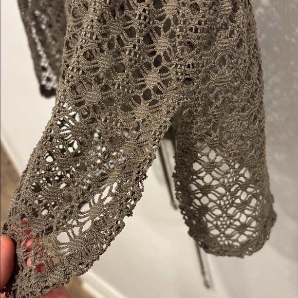 La Vie En Rose Gray/Olive Lace Top - Picture 9 of 9